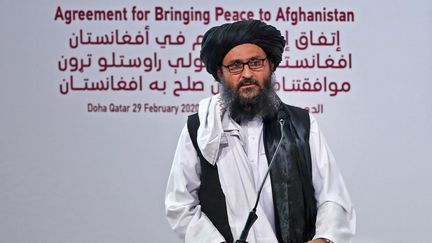 Le cofondateur des talibans afghans&nbsp;Abdoul Ghani Baradar, le 29 février 2020 à Doha (Qatar). (KARIM JAAFAR / AFP)