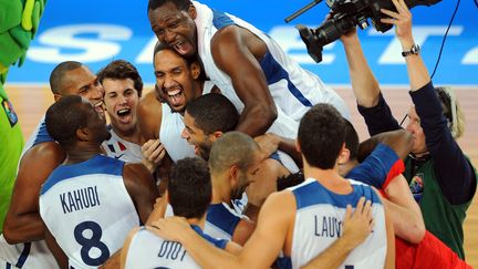 La joie des basketteurs de l'&eacute;quipe de France, sacr&eacute;s champions d'Europe &agrave; Ljubljana, en Slov&eacute;nie, dimanche 22 septembre 2013.&nbsp; (ANDREJ ISAKOVIC / AFP)