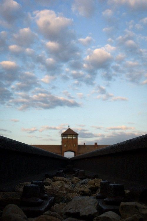 Auschwitz-Birkenau (Pologne)
 (In-Two.fr)