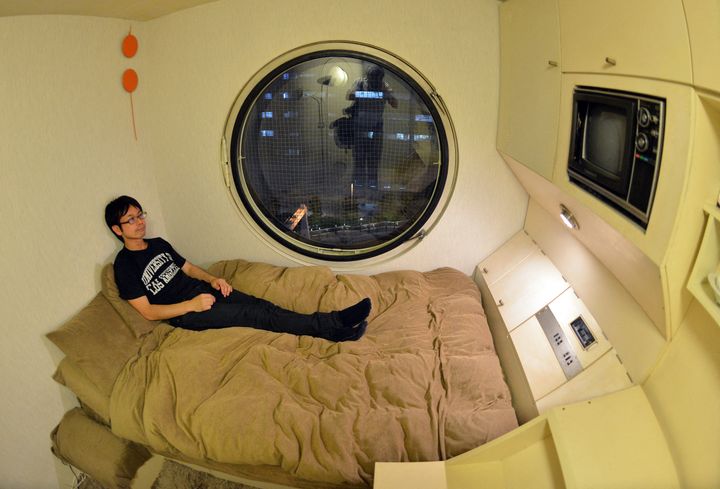 Un appartement de la Nagakin Capsule Tower à Tokyo (9 septembre 2014) (YOSHIKAZU TSUNO / AFP)