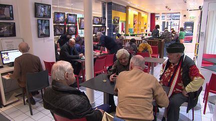 Un café pour vaincre la solitude