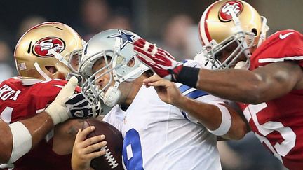 Tony Romo malmené par les 49ers