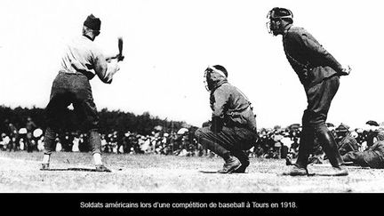 avec des moyens matériels dédiés et des officiers détachés. Des rencontres inter-régiments et interalliés ont lieux. En 1917, les Américains entrent dans le conflit. Ils amènent avec eux le basket, le volley et le baseball. Après l'armistice, des millions d'hommes ne sont pas encore démobilisés officiellement, en raison d’une éventuelle reprise du conflit. Pour tuer l’ennui, ils font du sport.
 
 (Archives municipales de Tours)