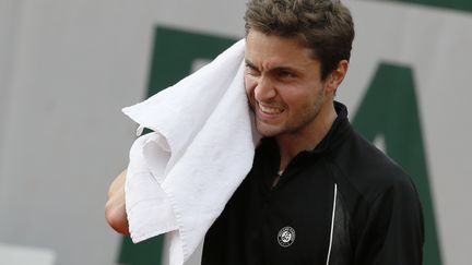 Gilles Simon s'arrête en huitième de finale de Roland-Garros. (PATRICK KOVARIK / AFP)