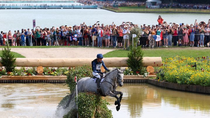 Lors du concours complet d'équitation des Jeux olympiques de Paris 2024 au château de Versailles, le 28 juillet 2024. (PIERRE-PHILIPPE MARCOU / AFP)