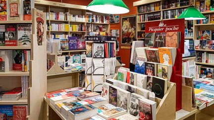 Illustration dans une librairie. (RICCARDO MILANI / HANS LUCAS via AFP)