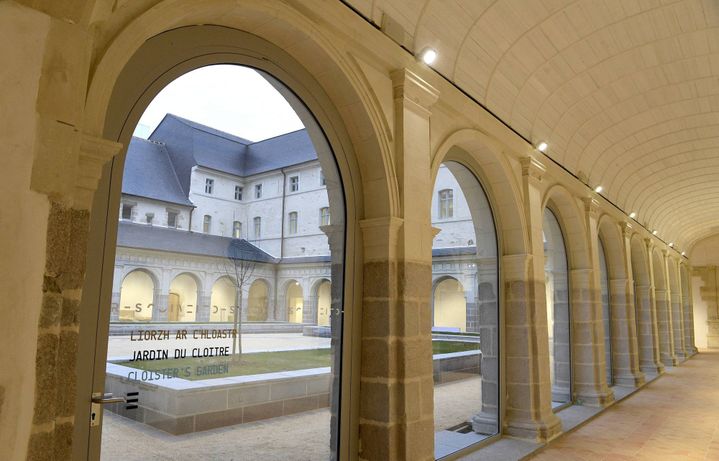 Le cloître et ses arcades, rénové après trois ans de travaux. 
 (Marc Ollivier/PHOTOPQR/OUEST FRANCE/MAXPPP)