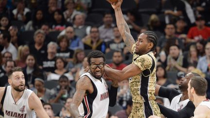 Kawhi Leonard, lors de la nette victoire des San Antonio Spurs devant Miami (112-88). (DARREN ABATE/AP/SIPA / AP)