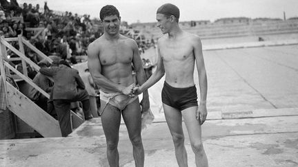 Alfred Nakache et Jeandraszek pendant les championnats de France de natation à Lyon, le 1er janvier 1940. (KEYSTONE-FRANCE / GAMMA-KEYSTONE /  GETTY IMAGES)