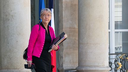 Elisabeth Borne à la sortie du Conseil des ministres, le 3 mai 2023, à l'Elysée. (SANDRINE MARTY / HANS LUCAS / AFP)