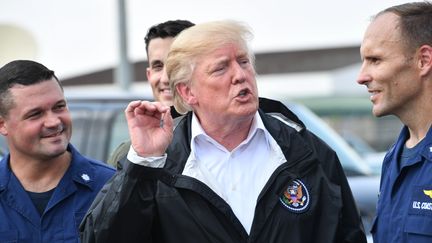 Le président américain Donald Trump, le 2 septembre 2017, au camp militaire d'Ellington Field, prè de la ville de Houston au Texas.&nbsp; (NICHOLAS KAMM / AFP)