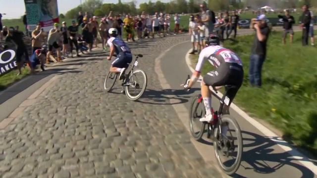 What a terrible disappointment.  While he appeared on the track to take a podium place at the Queen of the Classics, Yves Lampaert lost control of his bike after hitting a spectator who was too close to the riders... The Belgian was relegated in the last 7 kilometers away.