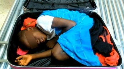 Enfant retrouvé dans une valise : une grande première