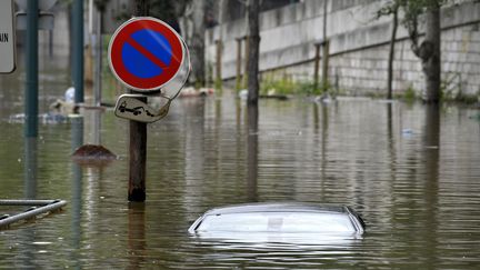 &nbsp; (La Seine a atteint un 6,10 mètres à Paris dans la nuit de vendredi à samedi  © Sadaka Edmond/SIPA)