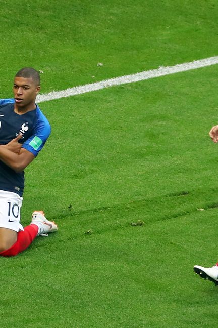 Kylian Mbappé célèbre l'un de ses deux buts contre l'Argentine, le 30 juin à Kazan (Russie). (PILAR OLIVARES / REUTERS)