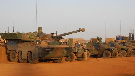 Des soldats français de l'opération Barkhane sur la base militaire de Gao (Mali), le 31 octobre 2017. (DAPHNE BENOIT / AFP)