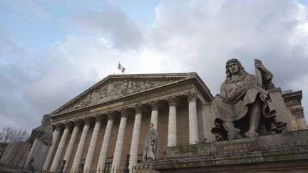 En 2011, les d&eacute;put&eacute;s et s&eacute;nateurs ont vers&eacute; 150 millions d'euros aux collectivit&eacute;s locales au titre de la r&eacute;serve parlementaire. (JOEL SAGET / AFP)