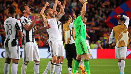 Leonardo Bonucci (en débardeur au centre) et Gianluigi Buffon (en vert), deux piliers de la défense de Turin (JOAN VALLS/URBANANDSPORT / NURPHOTO)