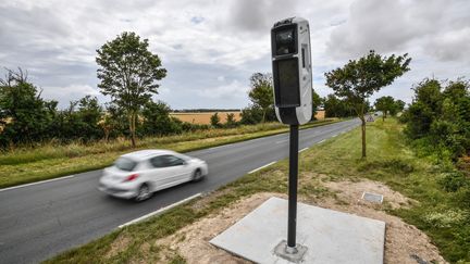 Un radar tourelle,&nbsp;en juin 2019 près de La Rochelle (Charente-Maritime). (XAVIER LEOTY / AFP)