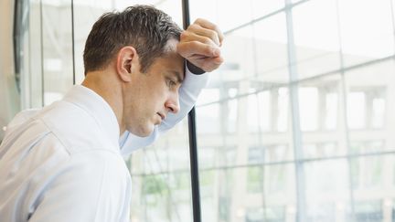 Selon un sondage paru le 18 novembre 2013,&nbsp;8,8% des salari&eacute;s fran&ccedil;ais d&eacute;clarent ne pas aimer voire d&eacute;tester leur emploi. (MIKE KEMP / BLEND IMAGES / GETTY IMAGES)