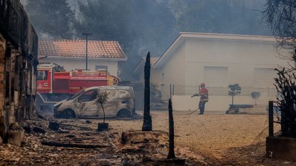 Les dégâts causés par les incendies dans le village de Cazaux à La-Teste-de-Buch (Gironde), le 14 juillet 2022. (PHOTOPQR/SUD OUEST/MAXPPP)