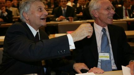 Stanley Fischer à droite (avec le président de la Banque centrale européenne, Jean-Claude Trichet) (AFP - PIERRE VERDY)