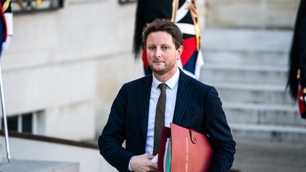 Le secrétaire d'Etat aux affaires européennes,&nbsp;Clément Beaune, à Paris, le 27 octobre 2021. (XOSE BOUZAS / HANS LUCAS / AFP)