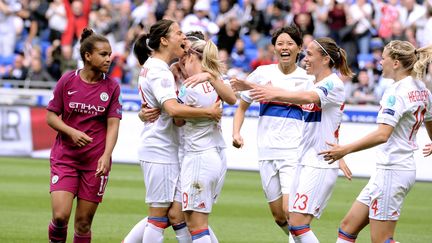 La joie des Lyonnaises après le but de Lucie Bronze (PHOTO RICHARD MOUILLAUD / MAXPPP)