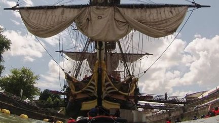 &nbsp; (L'Hermione vue de la proue, dans la forme de radoub Napoléon à Rochefort. © Olivier Coatanéa, gabier sur l'Hermione)