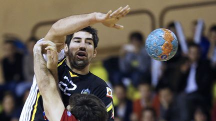 Nikolas&nbsp;Karabatic, le 2 f&eacute;vrier 2013, sous ses nouvelles couleurs du club d'Aix-en-Provence. (VALERY HACHE / AFP)