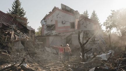 Residents in devastated houses in Kharkiv (Ukraine), September 7, 2024. (GEORGE IVANCHENKO / ANADOLU / AFP)