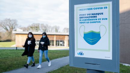 Covid-19 : une sortie de crise est-elle possible avant l'été ?