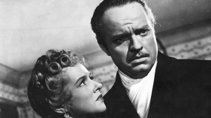 L'acteur, sc&eacute;nariste et r&eacute;alisateur Orson Welles avec Ruth Warrick dans "Citizen Kane" (1941). (ARCHIVES DU 7e ART / AFP)