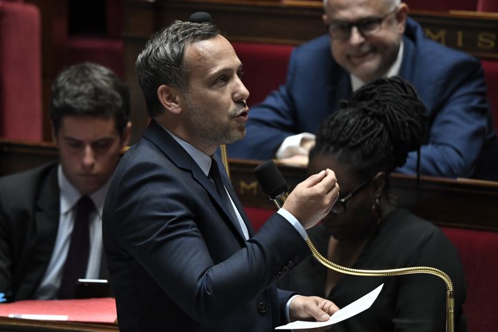 Adrien Taquet est reconduit comme secrétaire d'Etat chargé de l'Enfance et des Familles.&nbsp; (STEPHANE DE SAKUTIN / AFP)