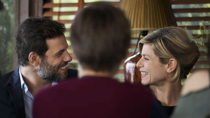 Laurent Lafitte et Marina Foïs dans "Papa ou maman 2" de Martin Bourboulon
 (Tibo &amp; Anouchka / 2016 – CHAPTER 2 – PATHÉ PRODUCTION – M6 FILMS – NEXUS FACTORY – UMEDIA – FARGO FILMS)