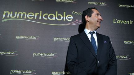 Patrick Drahi, le PDG d'Altice, la maison-m&egrave;re de Numericable, le 17 mars 2014 &agrave; Paris. (ERIC PIERMONT / AFP)