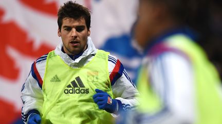 Yoann Gourcuff s'&eacute;chauffe &agrave; Lyon, le 8 f&eacute;vrier 2015, avant une rencontre entre l'Olympique lyonnais et le Paris-Saint-Germain. (PHILIPPE DESMAZES / AFP)