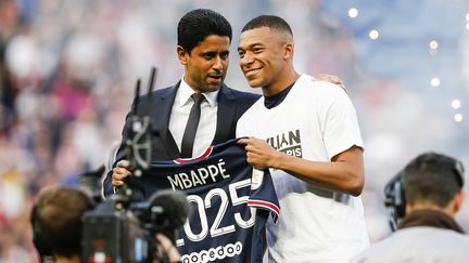 L'annonce de la prolongation de Kylian Mbappé au Paris Saint-Germain jusqu'en 2025 (y compris l'année facultative que le joueur n'activera pas) au Parc des Princes, le 21 mai 2022. (JUSTES PHOTOS/SIPA)