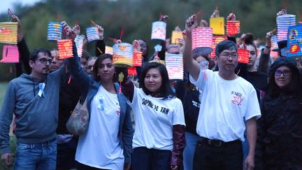 Les proches de Sophie Le Tan se réunissent pour rendre hommage à l'étudiante alors disparue, le 7 septembre 2019 à&nbsp;Mundolsheim (Bas-Rhin). (FREDERICK FLORIN / AFP)