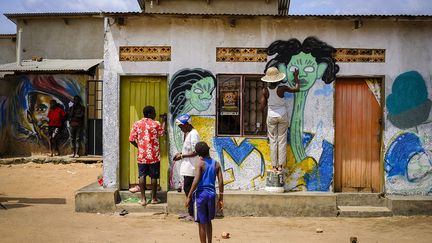 Graffiti de Naitwasalma (Tanzanie) &nbsp; (ROBIN LETELLIER / SIPA)