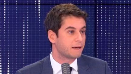 Gabriel Attal, porte-parole du gouvernement sur franceinfo, le 20 novembre 2020. (FRANCEINFO / RADIOFRANCE)