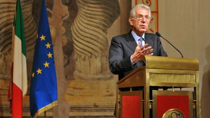 Mario Monti s'adresse &agrave; la presse au palais Giustiniani, le 15 novembre 2011, &agrave; Rome (Italie). (ANDREAS SOLARO / AFP)