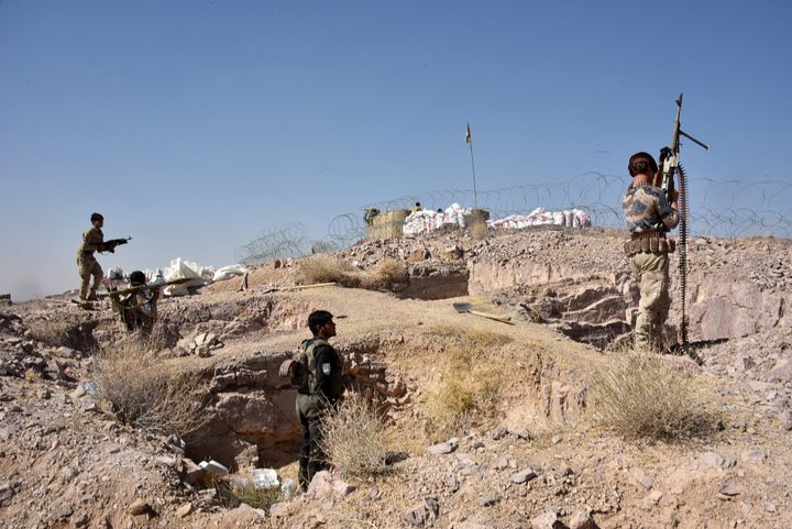 Les forces armées afghanes participent à une opération contre les talibans à Sarkari Bagh, près de Kandahar, le 2 novembre 2020. (JAVED TANVEER / AFP)