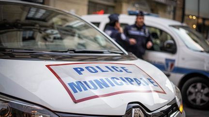 Des policiers municipaux à Nîmes, le 13 décembre 2023. (MIKAEL ANISSET / MAXPPP)