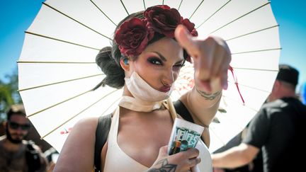 Une spectatrice du Hellfest 2018 à Clisson (Loire-Atlantique), le 22 juin 2018. (LOIC VENANCE / AFP)