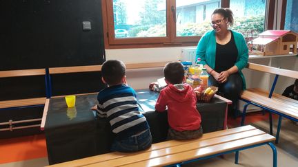 La commune de&nbsp;Chevilly-Larue, dans le Val-de-Marne, propose chaque matin un petit déjeuner à ses écoliers. (SARAH TUCHSCHERER / RADIO FRANCE)