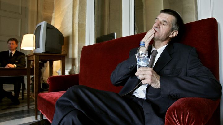 Le d&eacute;put&eacute; b&eacute;arnais Jean Lassalle, lors de sa gr&egrave;ve de la faim &agrave; l'Assembl&eacute;e, en avril 2006. (BERTRAND GUAY / AFP)