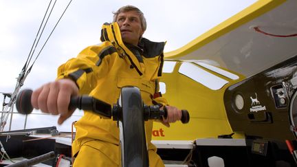 Le skipper suisse Bernard Stamm navigue &agrave; bord de son voilier "Chemin&eacute;es Poujoulat" le 1er octobre 2012, lors du Vend&eacute;e Globe. (JEAN-MARIE LIOT / DPPI / AFP)