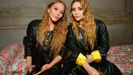 Les jumelles Mary-Kate Olsen et Ashley Olsen, propriétaires de la marque "The Row", assistent au gala du Metropolitan Museum of Art le 6 mai 2019 à New York. (MATT WINKELMEYER/MG19 / GETTY IMAGES NORTH AMERICA)