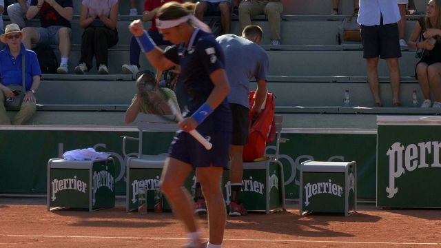 Sur un tweener, Geoffrey Blancaneaux s'impose face au Bosnien Mirza Basic en deux sets 6-4, 6-3. Le Français retrouvera le vainqueur de la confrontation Olivo vs Broady.